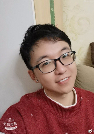 莫然